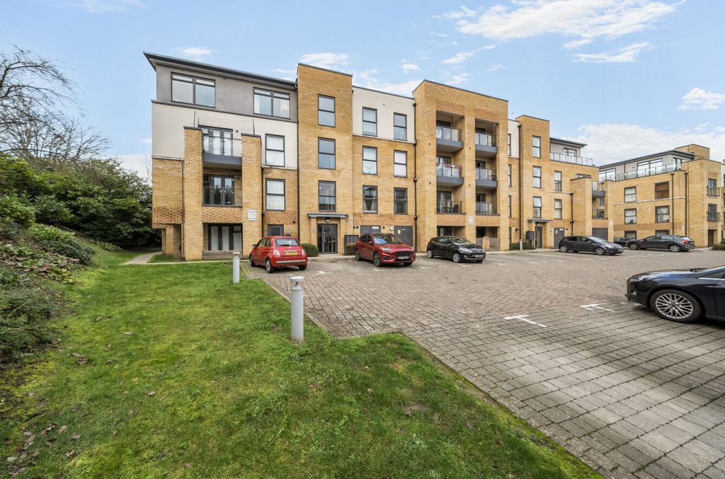 Property photo 1 of 13 1414906-16-698F3A...