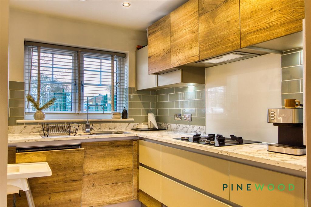 Property photo 3 of 18 Kitchen / Dining Room