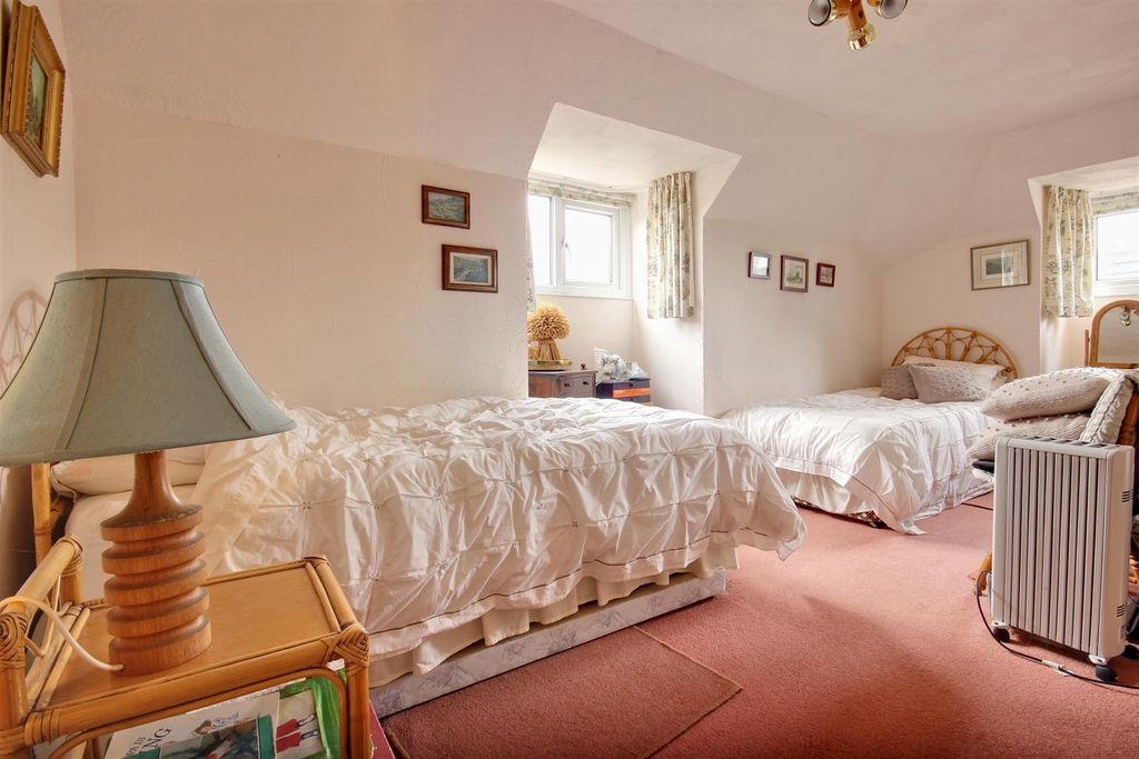 Property photo 1 of 18 Woodlands Drive (3).Jpg