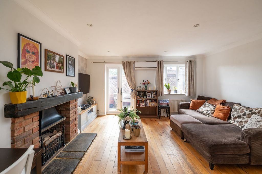 Property photo 2 of 17