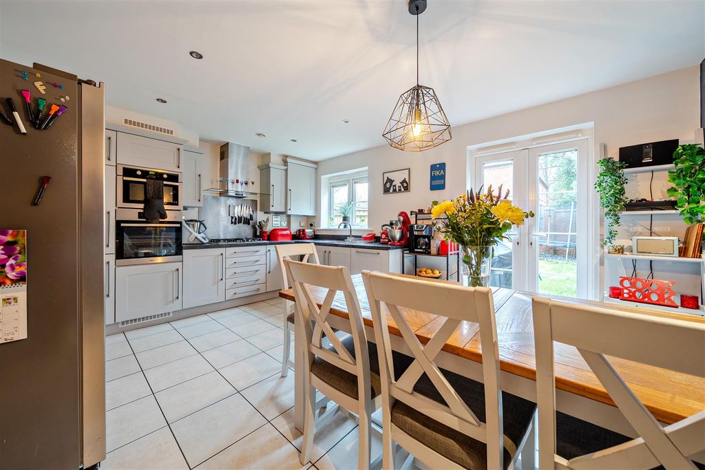 Property photo 3 of 24 Kitchen / Diner