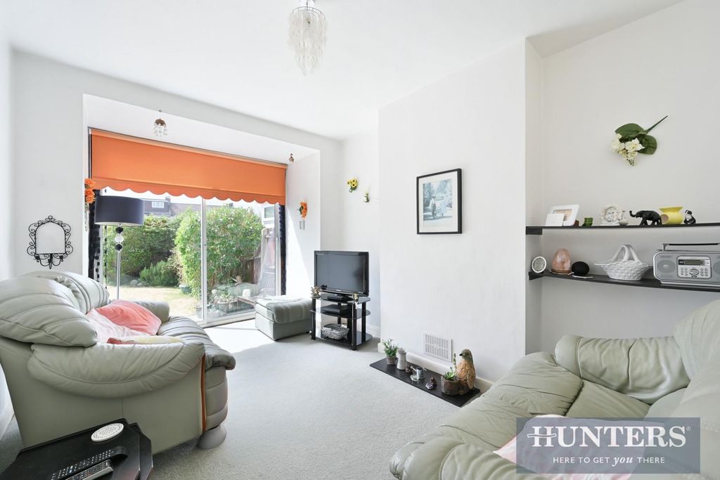 Property photo 2 of 12 Ardrossan Gardens (4).Jpg