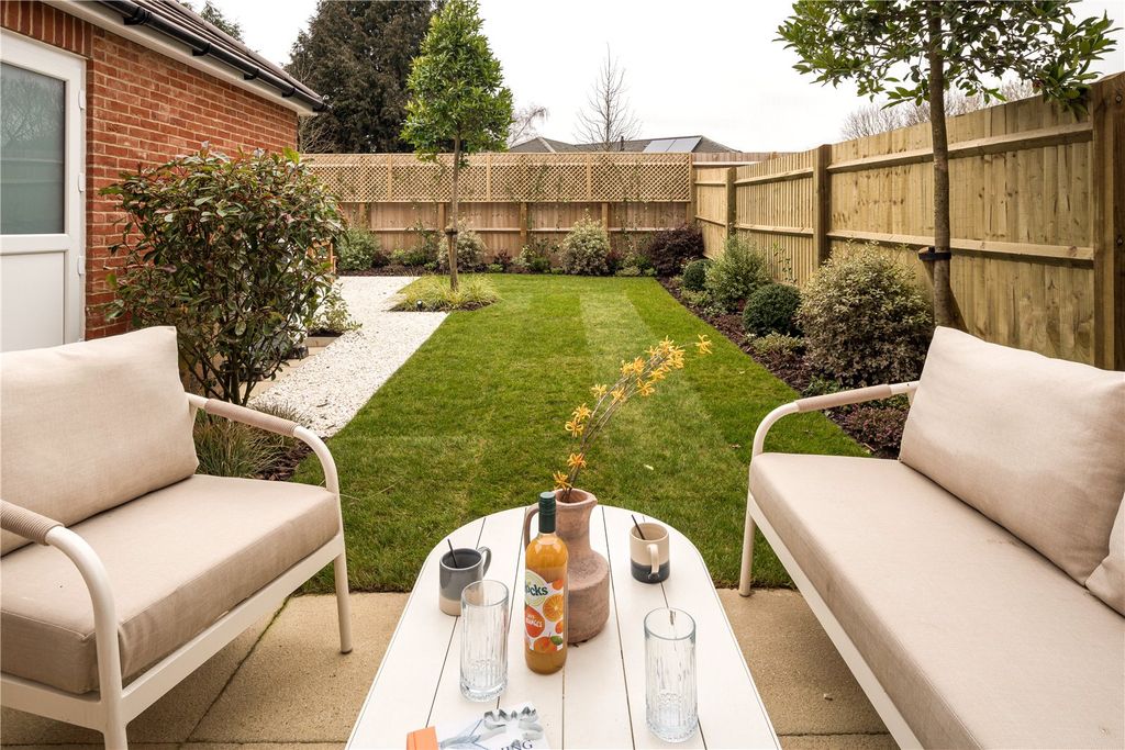Property photo 3 of 12 Garden