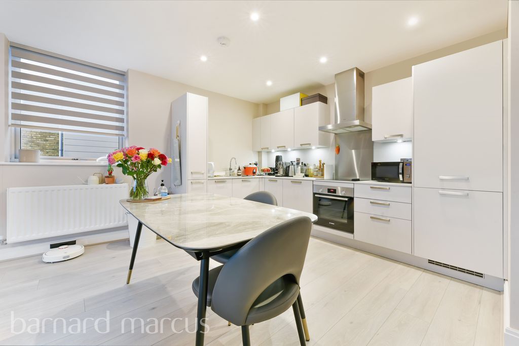 Property photo 3 of 8 Kitchen