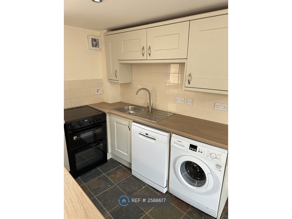 Property photo 2 of 11 Kitchen
