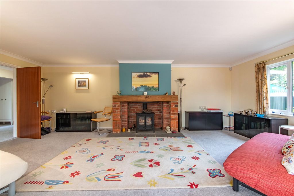 Property photo 3 of 20 Entertaining Space