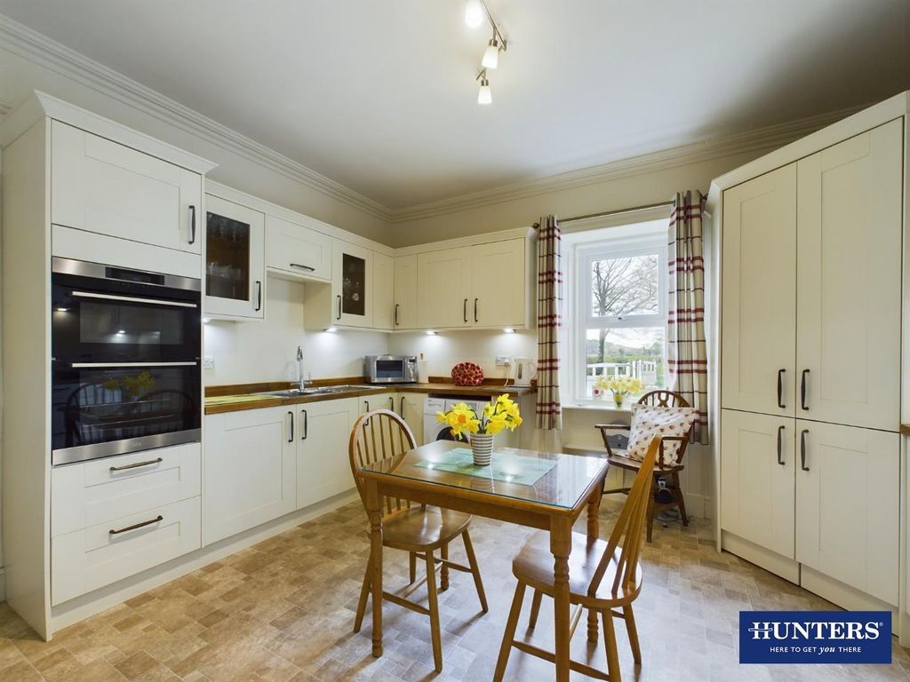 Property photo 3 of 30 Kitchen