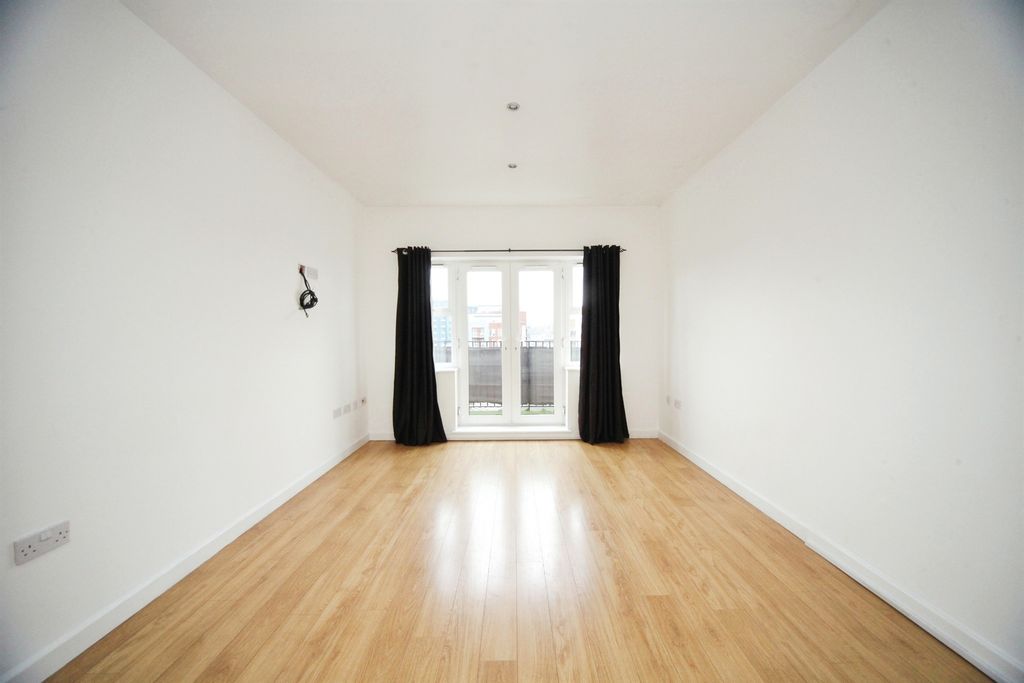 Property photo 3 of 9 Living Room