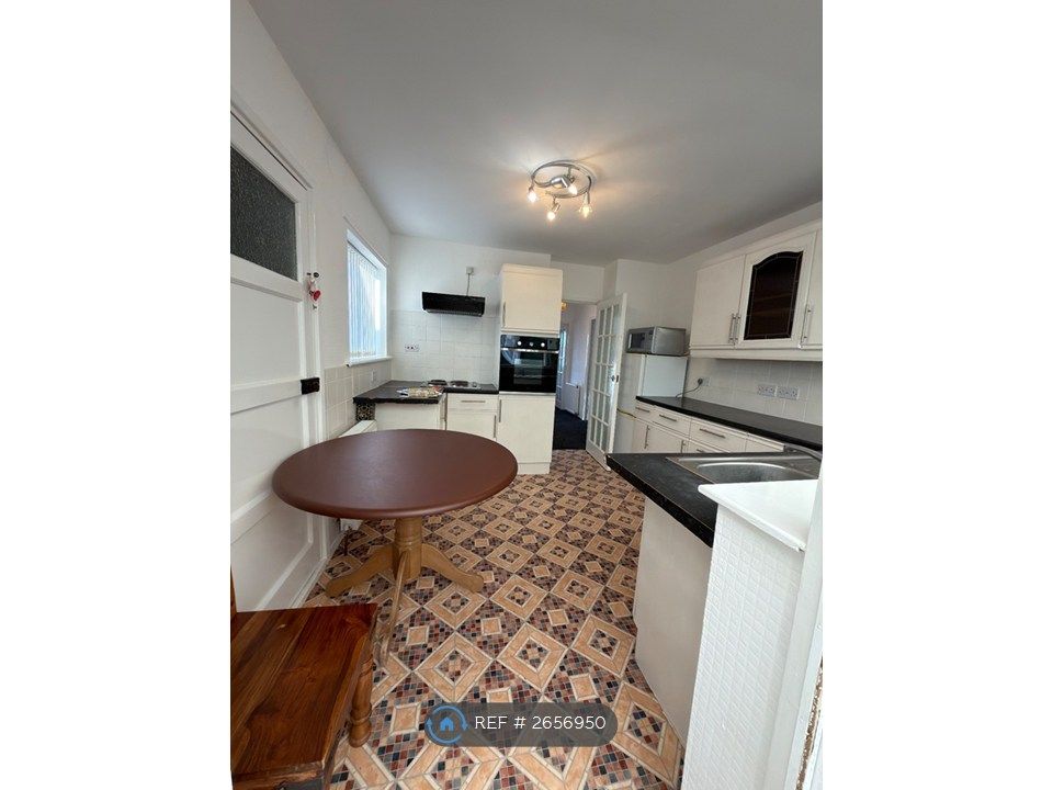 Property photo 2 of 14 Kitchen