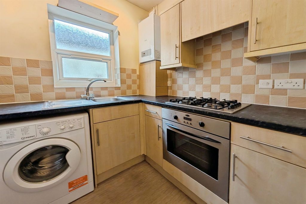 Property photo 3 of 8 (Main)