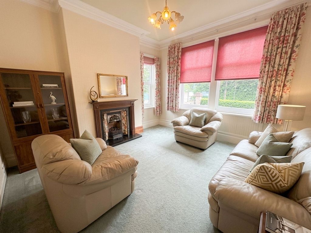 Property photo 2 of 27