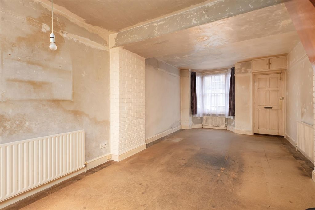 Property photo 2 of 13 Sydenham Street, Whitstable