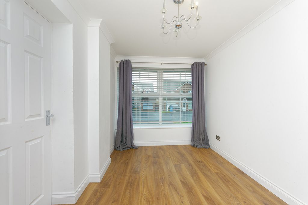 Property photo 2 of 25