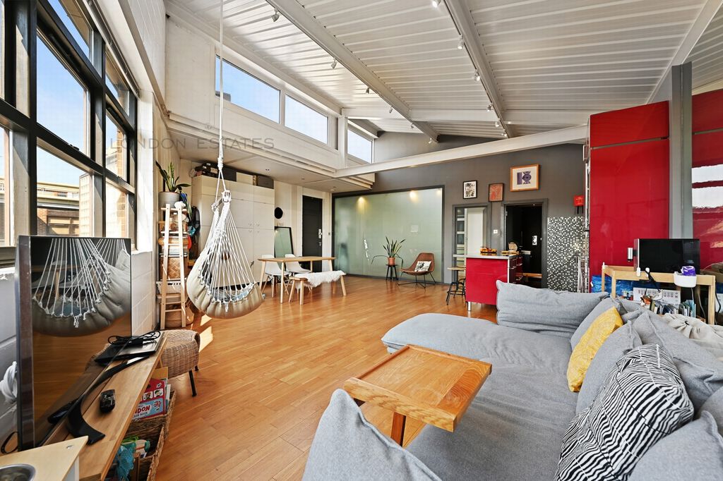 Property photo 1 of 13 Photo 10