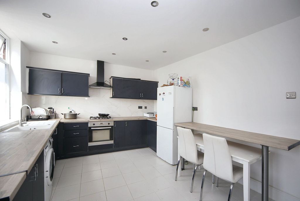 Property photo 1 of 24