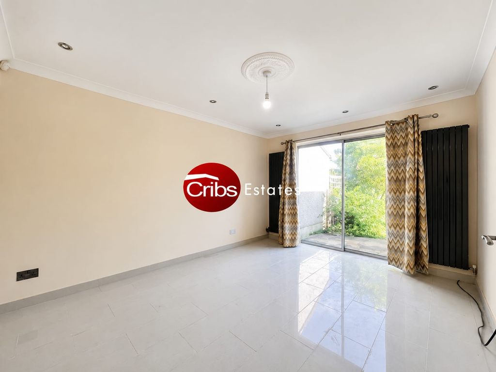 Property photo 1 of 10 Newley Refurbished Double Room Available To Rent In Kt3 - New Malden