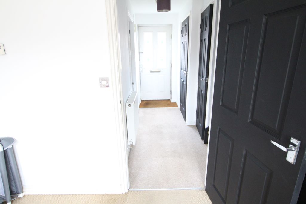 Property photo 2 of 12 Entrance Hall