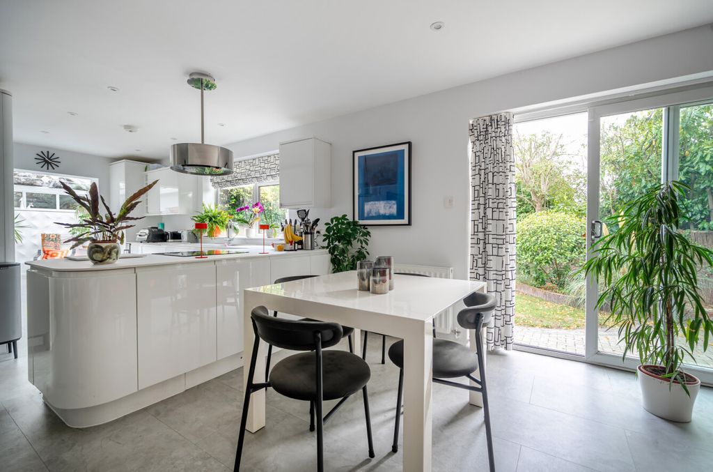Property photo 2 of 21 1515559-11-6A9ee9...