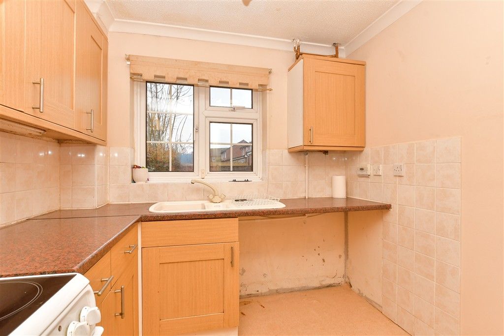 Property photo 2 of 9 Kitchen