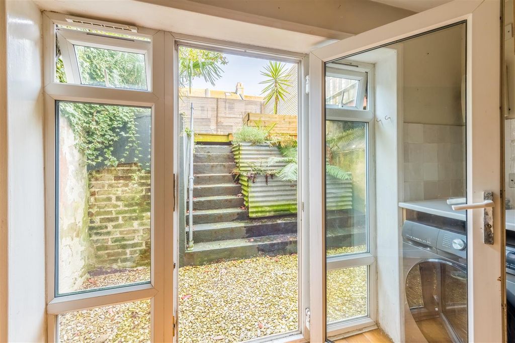 Property photo 3 of 22 109A Shirley Street-12.Jpg