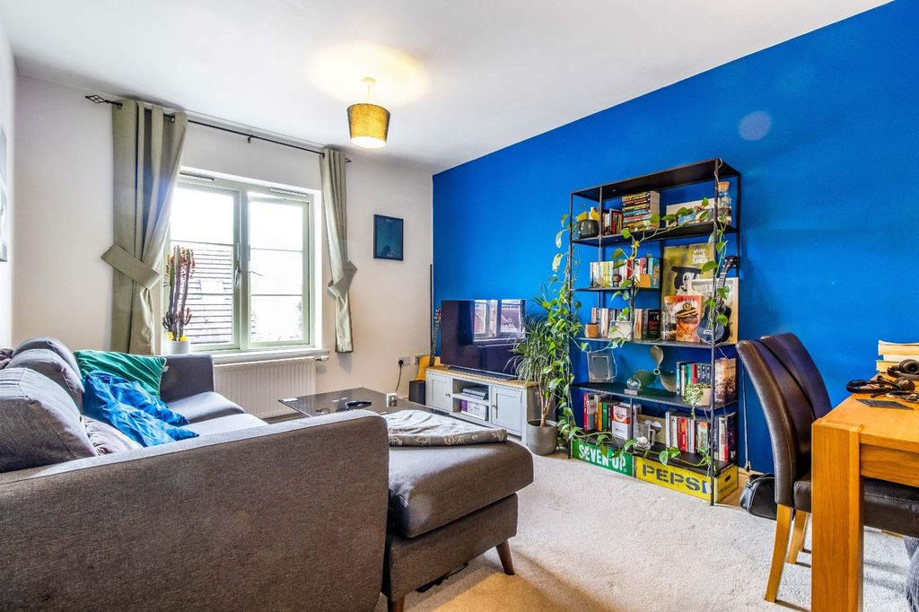 Property photo 2 of 8 Picture No. 11