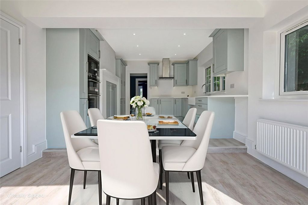 Property photo 3 of 16 Kitchen/Dining
