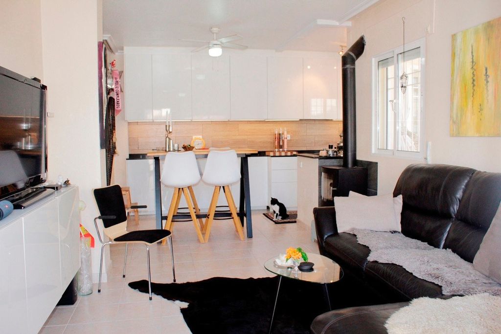 Property photo 2 of 28