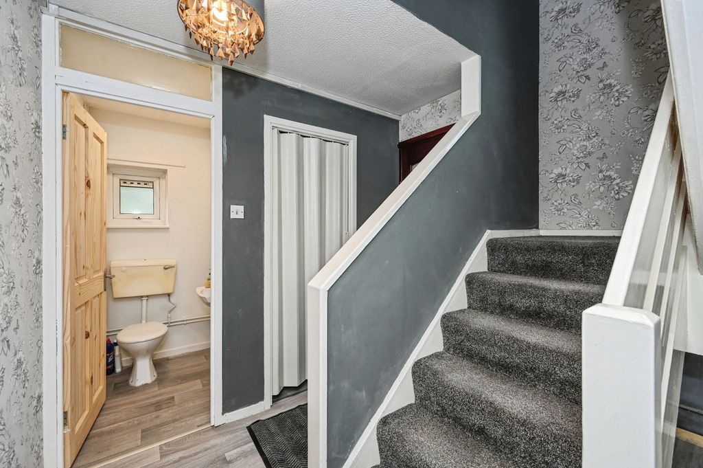 Property photo 2 of 22 Hallway/Stairs