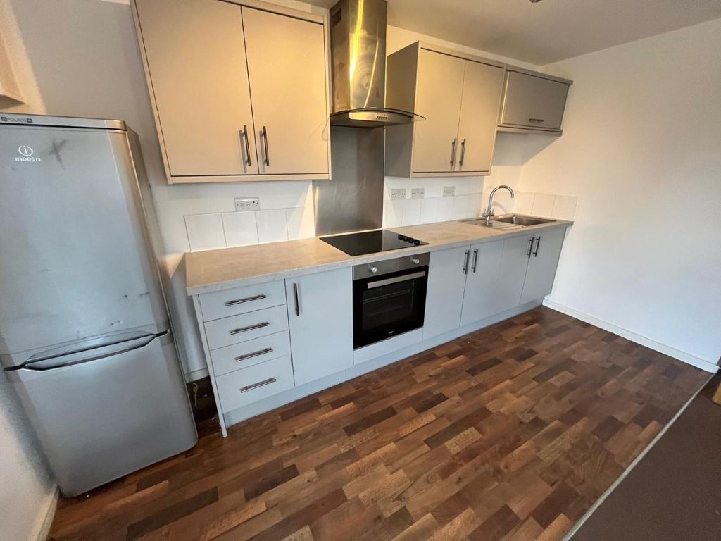 Property photo 3 of 11 Kitchen