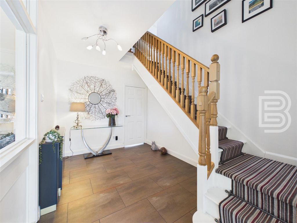 Property photo 3 of 22 Hallway.Jpg