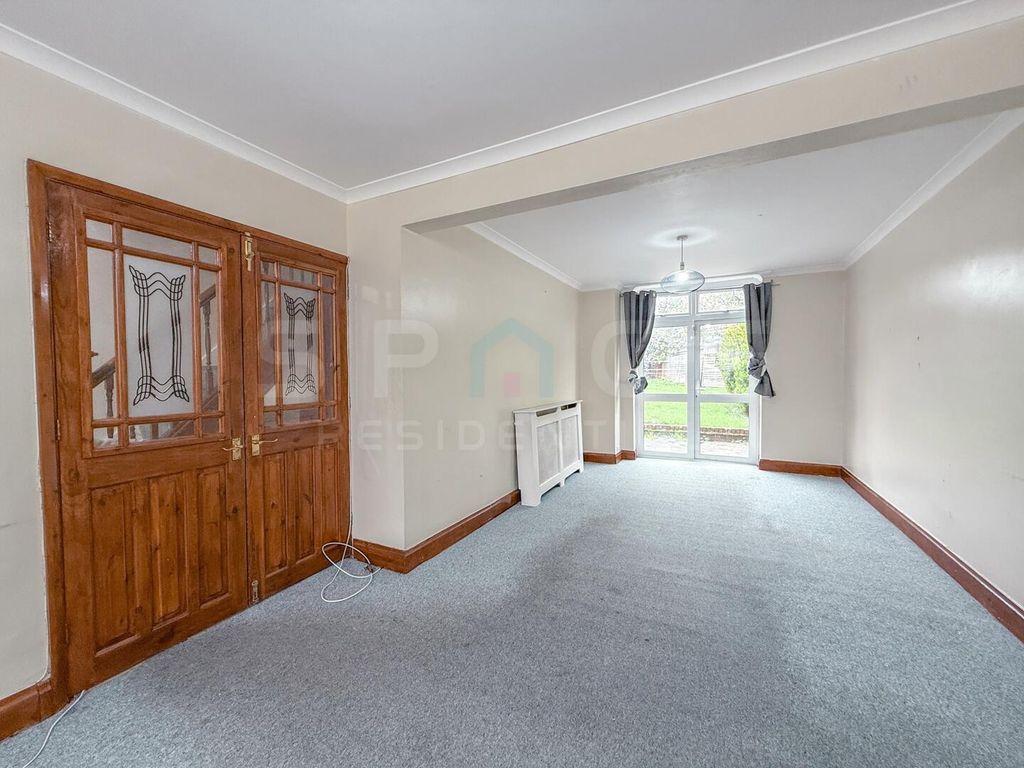 Property photo 2 of 28 Living Room