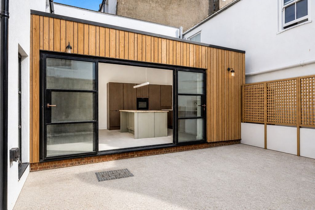 Property photo 2 of 12 4960511