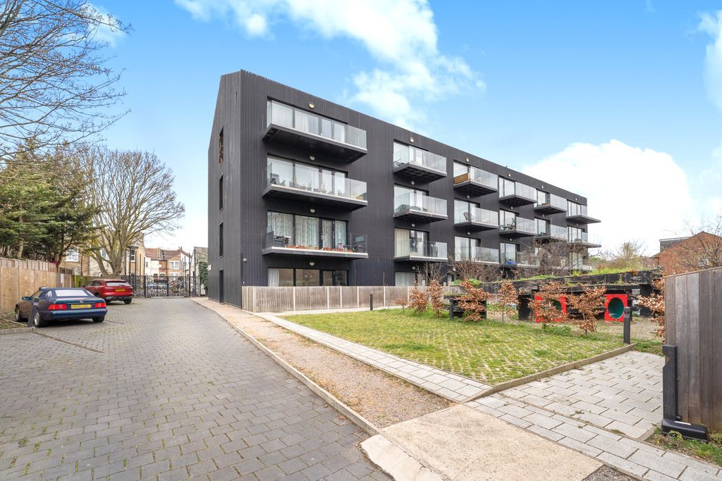 Property photo 1 of 17 External