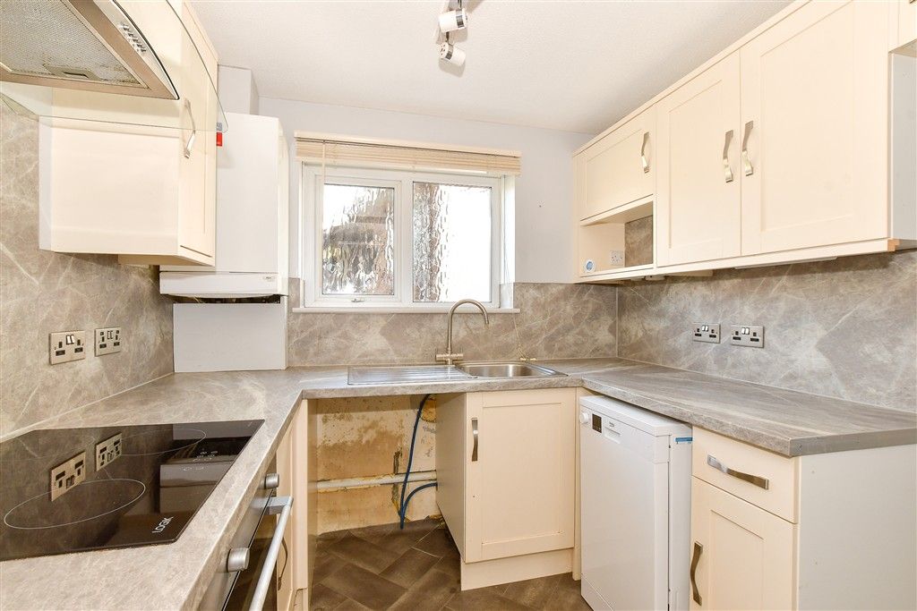Property photo 3 of 10 Kitchen