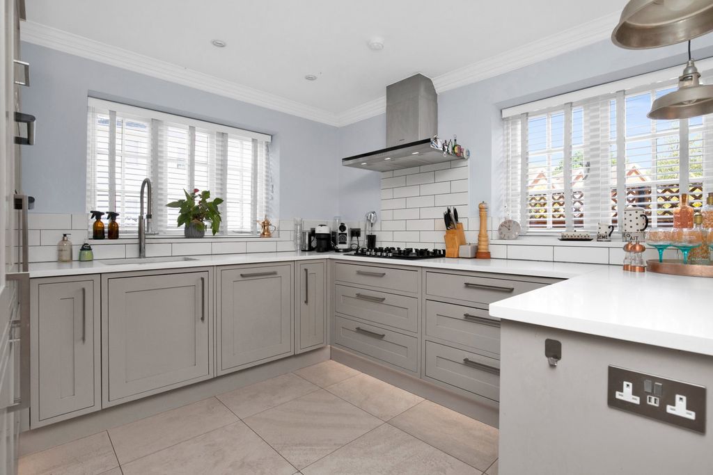 Property photo 1 of 52