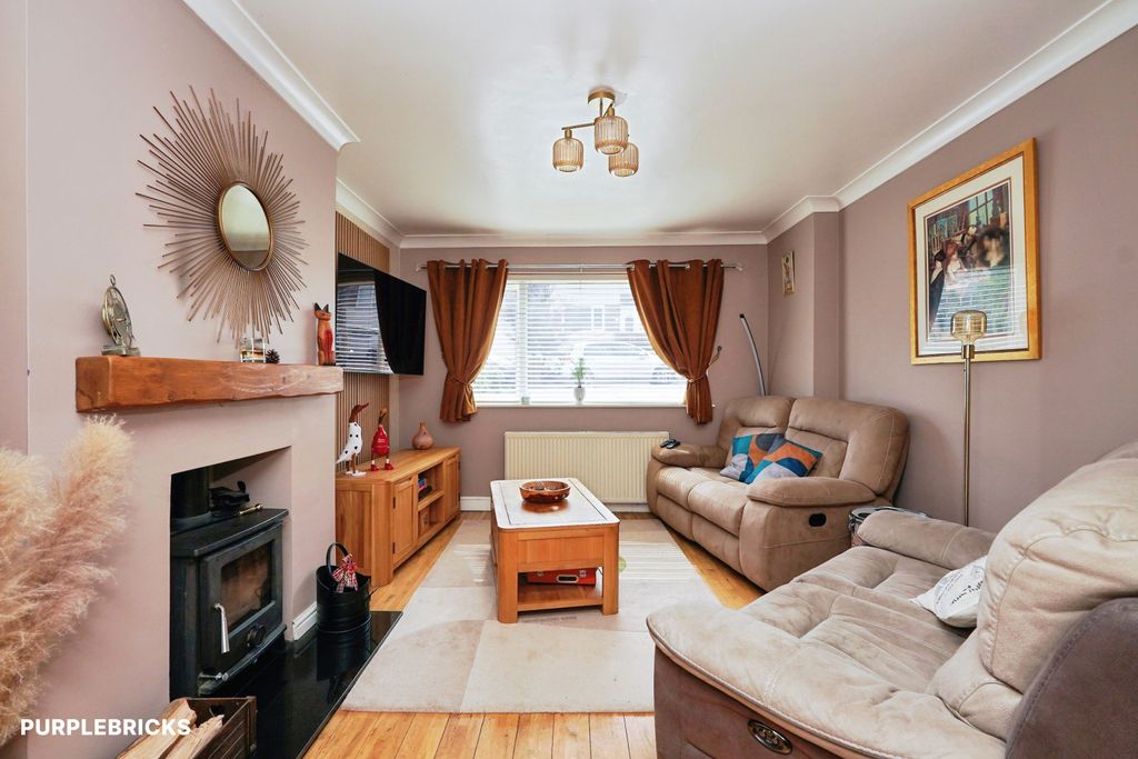 Property photo 2 of 28