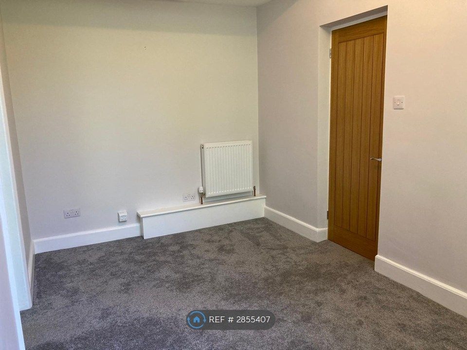 Property photo 3 of 7 Living Room