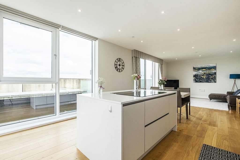 Property photo 2 of 24 96 Northway House-18