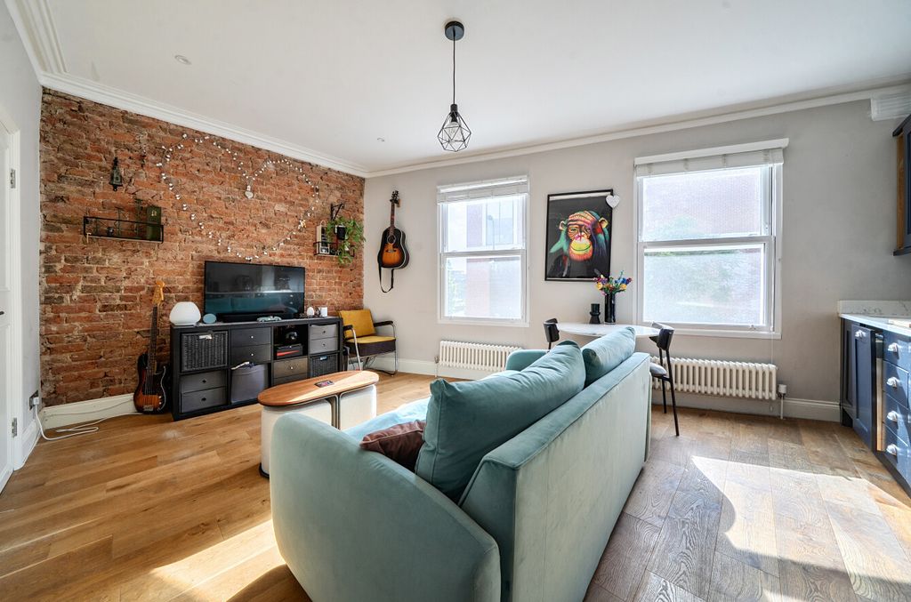 Property photo 2 of 10 1463017-6-6A05F20...