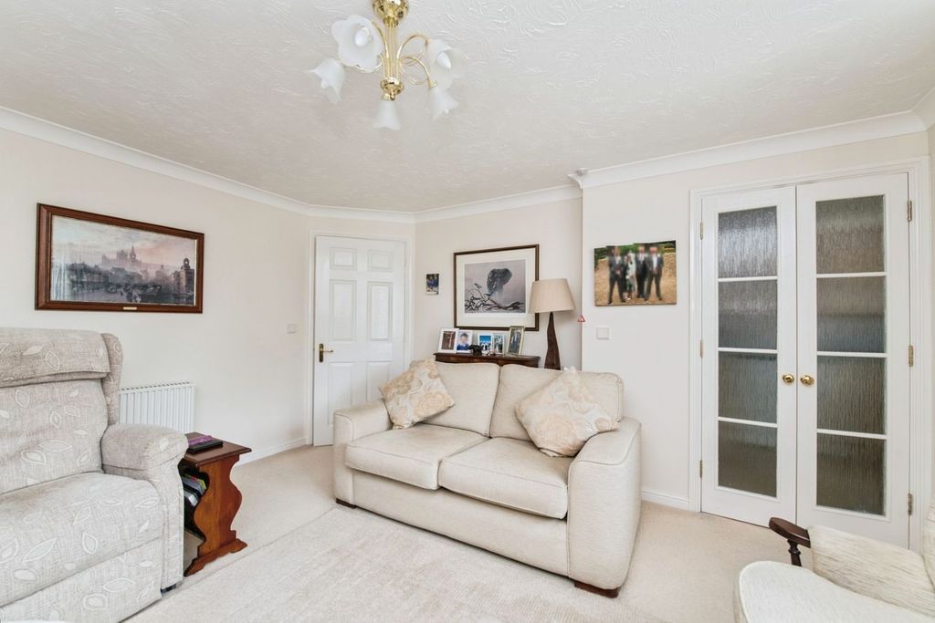 Property photo 3 of 12