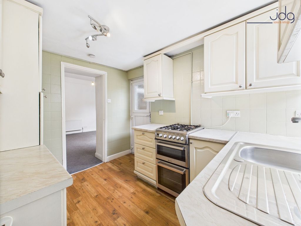 Property photo 3 of 10 Kitchen