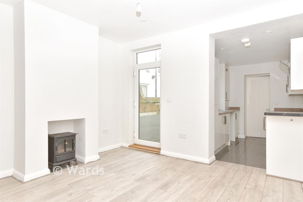 Property photo 3 of 11 Dining Area