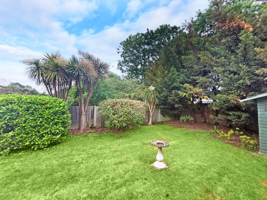 Property photo 2 of 18 5222292