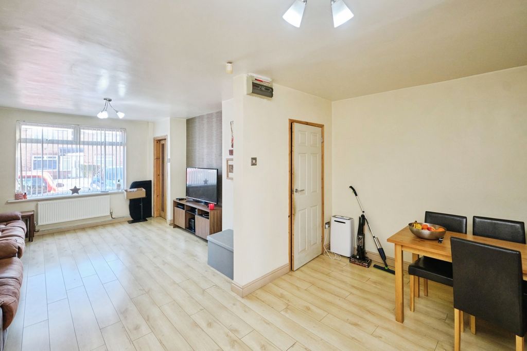 Property photo 3 of 28 Pbox-Img.Jpg