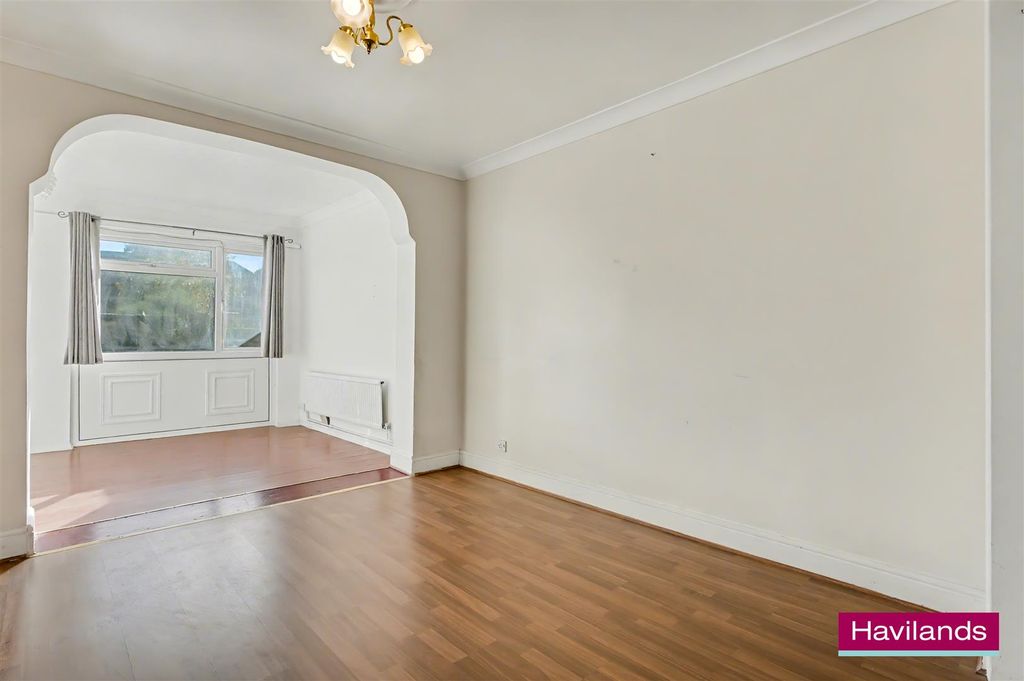 Property photo 3 of 12 109 Dimsdale Drive En1 1HD-4.Jpg