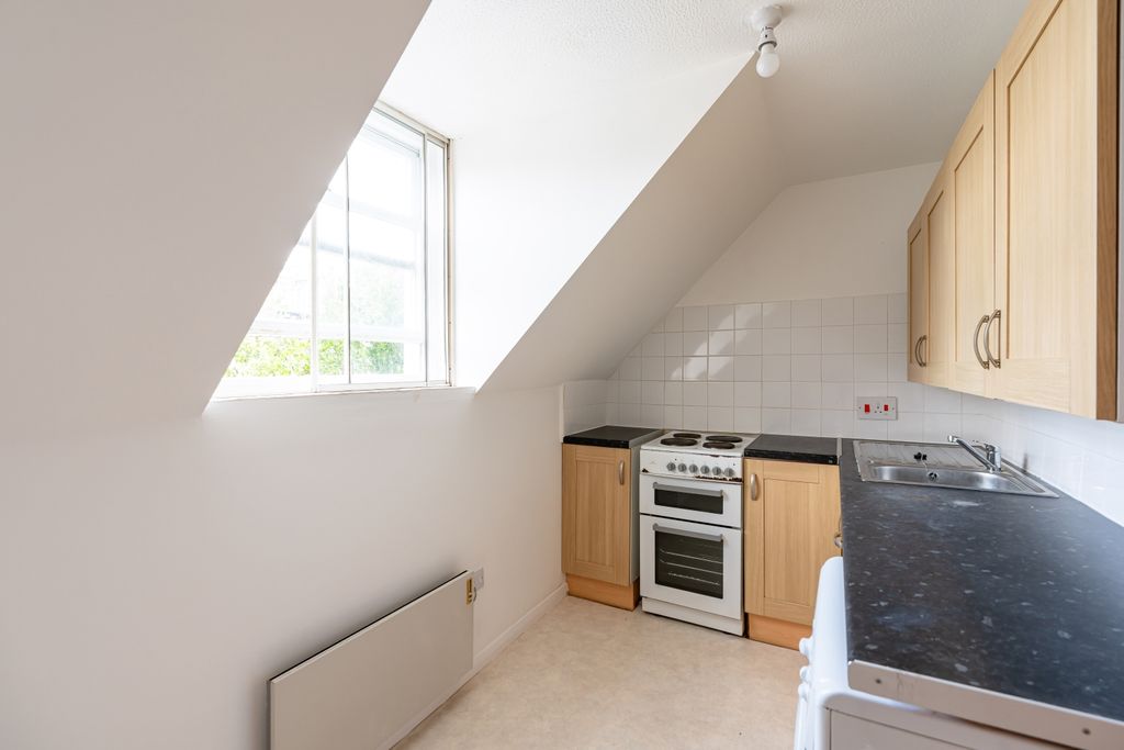 Property photo 2 of 9 Kitchen