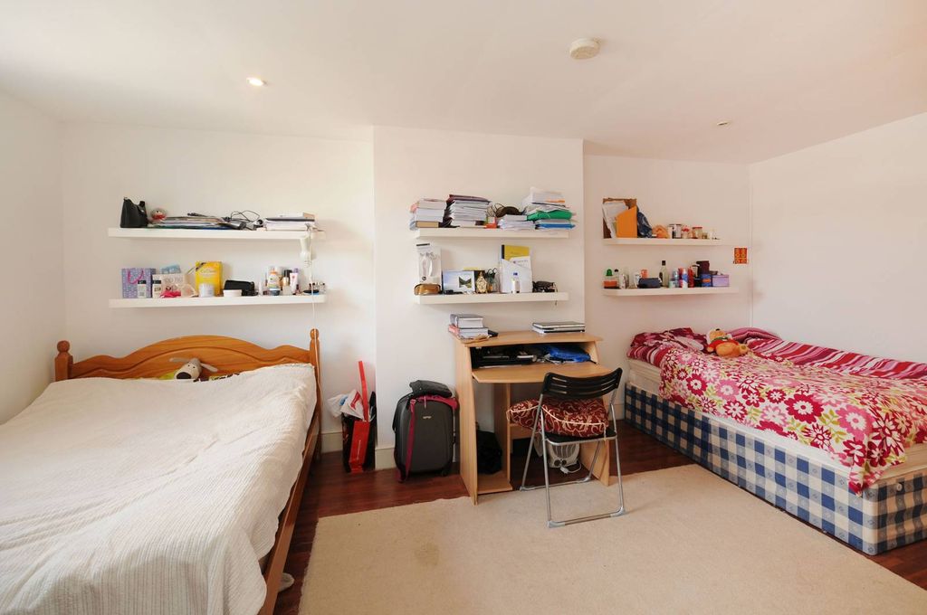 Property photo 3 of 7