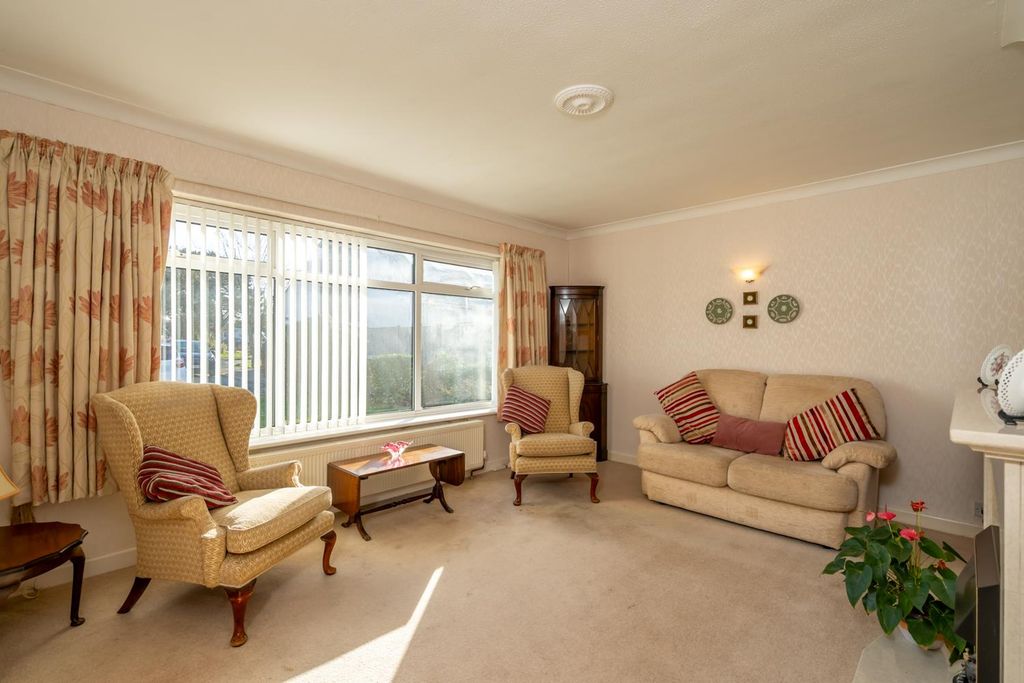 Property photo 2 of 14 Lounge Diner (2).Jpg