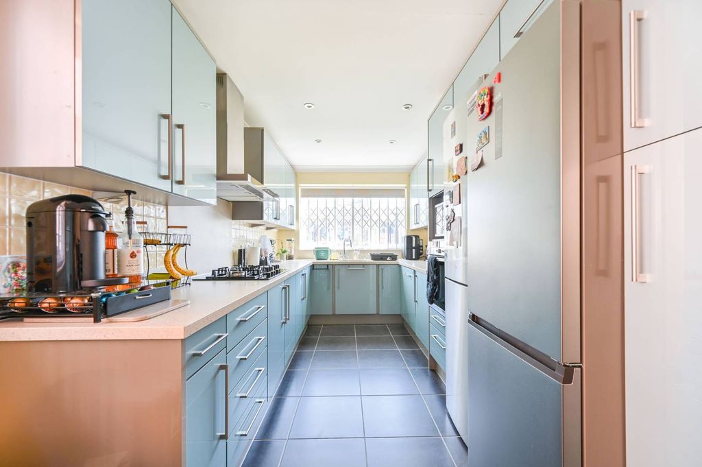 Property photo 3 of 20