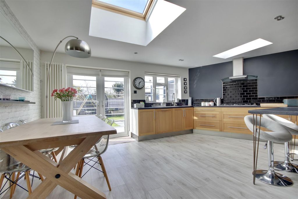 Property photo 1 of 28 674Cacac-B202-48A9-A924-03Df431B52E6_1_201_A.Jpeg